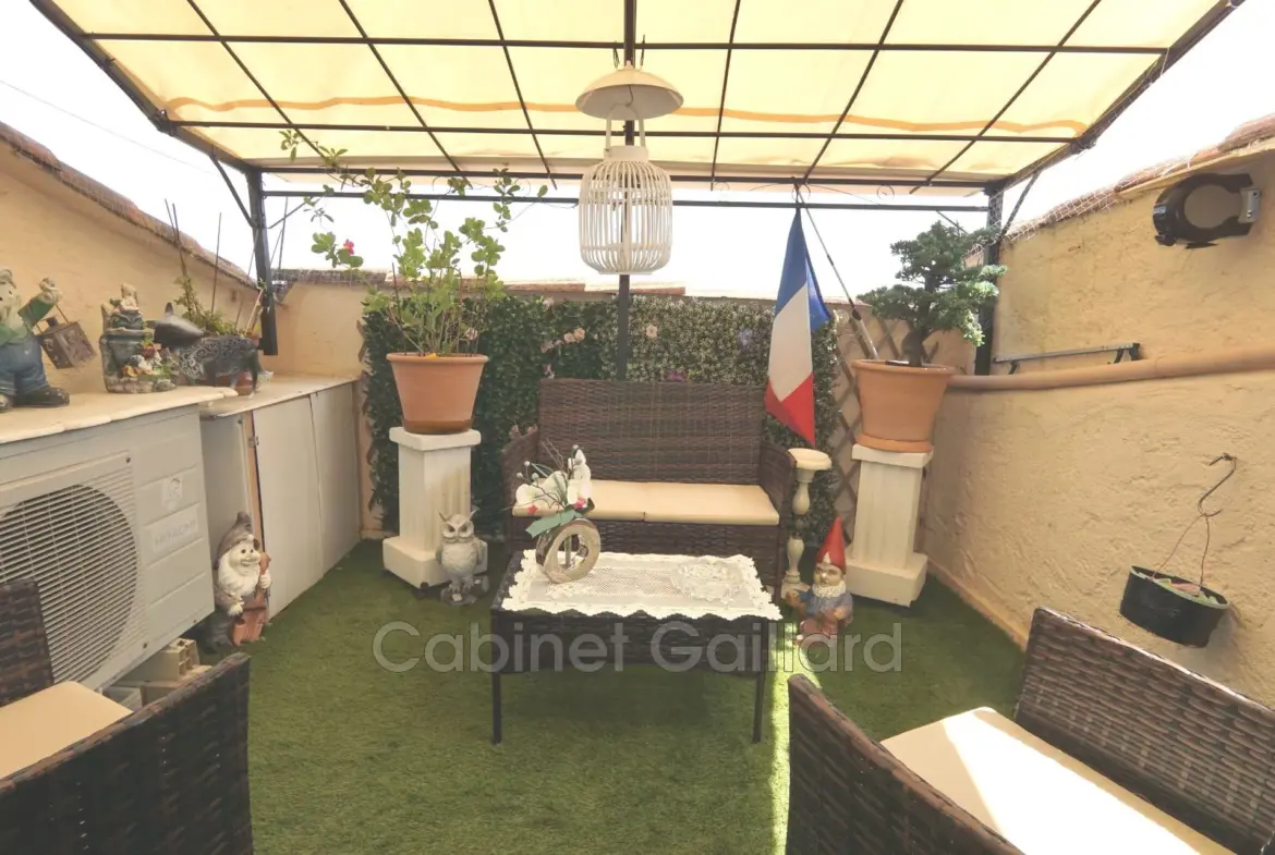 Appartement duplex avec piscine, cave et parking à Peymeinade 