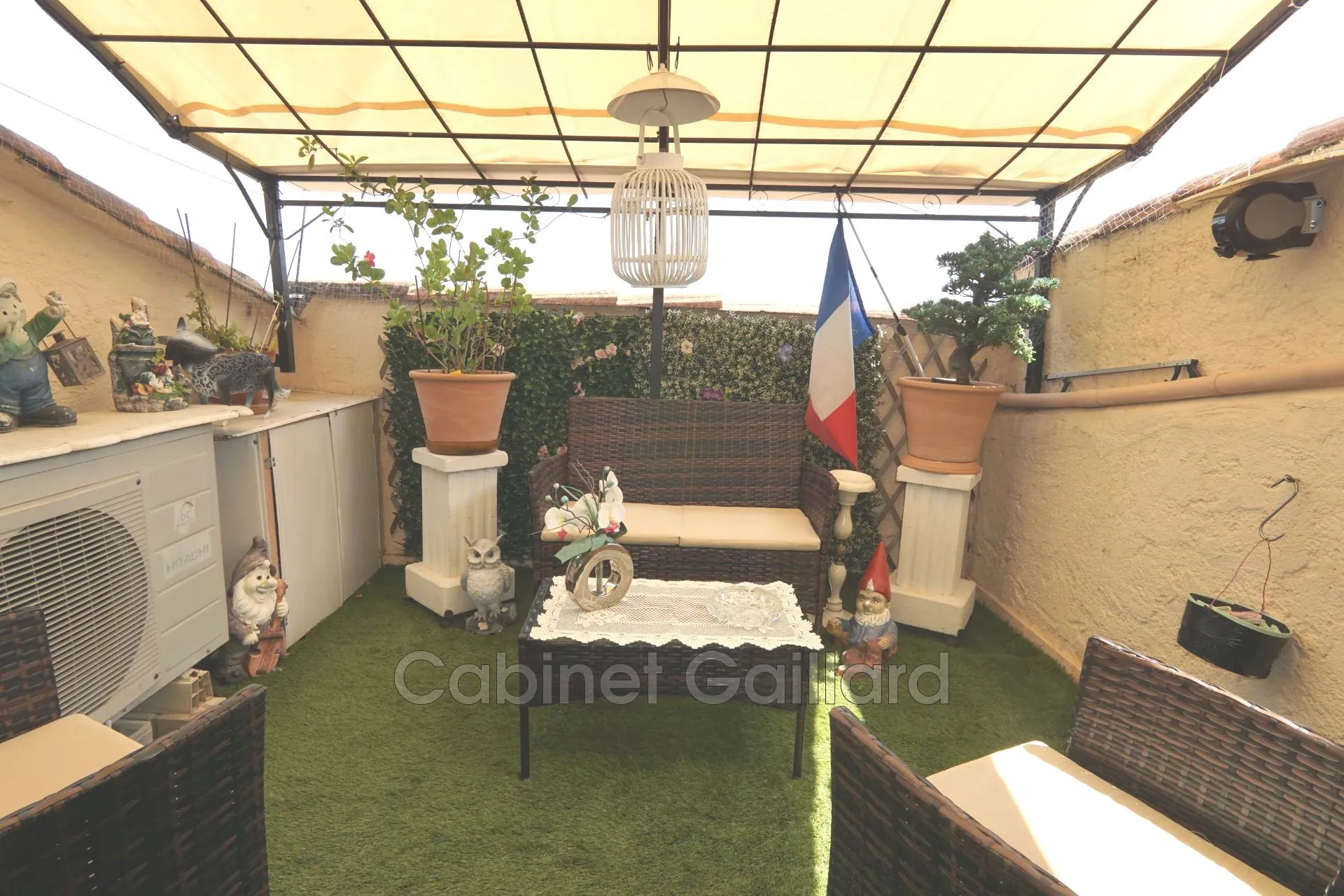 Appartement duplex avec piscine, cave et parking à Peymeinade 