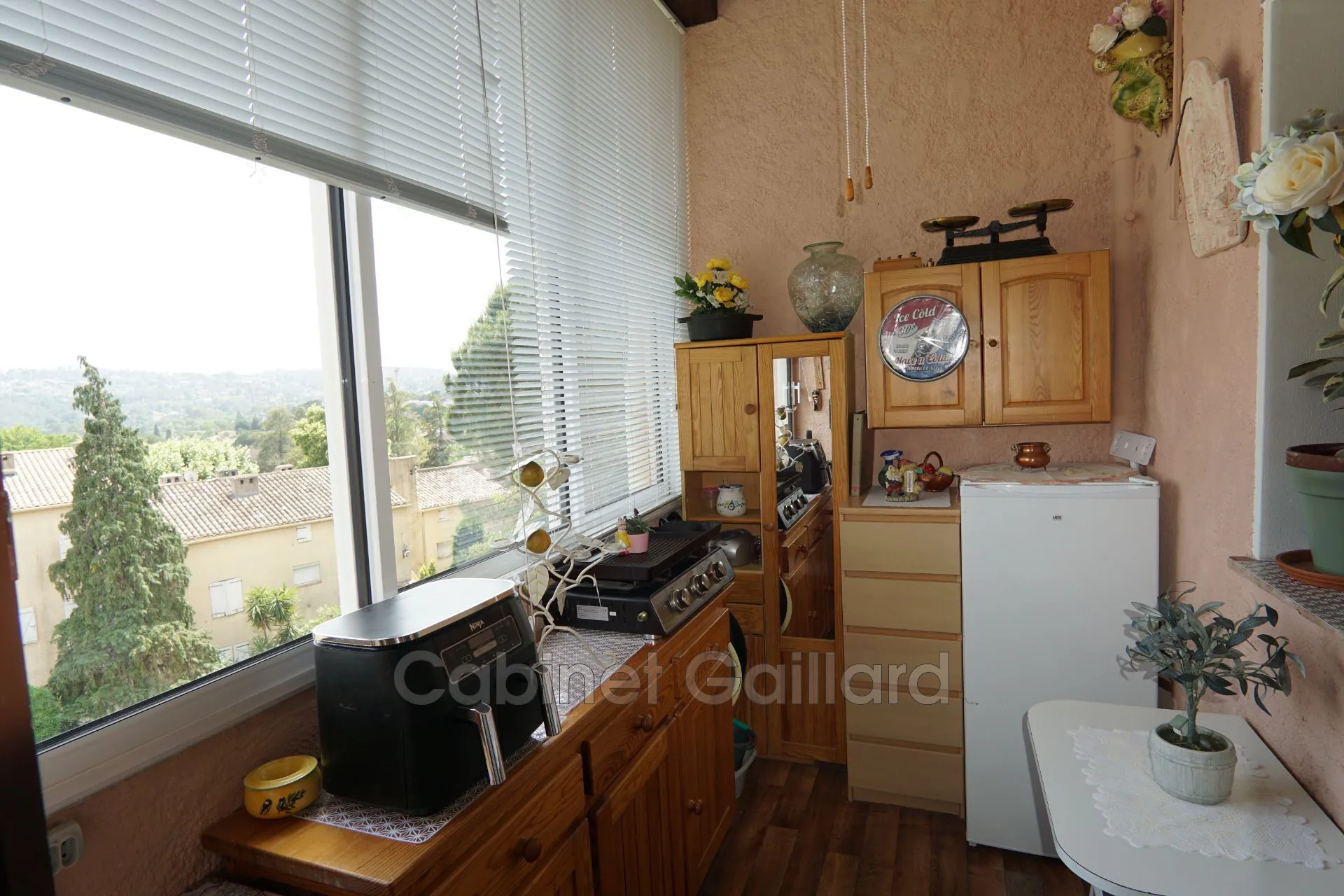 Appartement duplex avec piscine, cave et parking à Peymeinade 