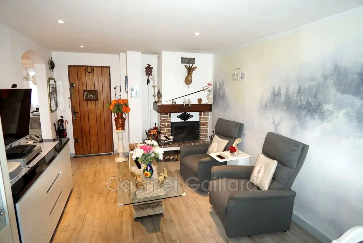 Appartement duplex avec piscine, cave et parking à Peymeinade 