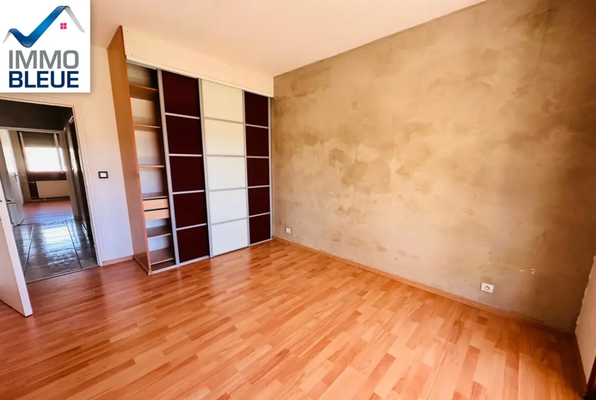 Appartement 5 pièces avec terrasse, cave et garage à Martigues Jonquières 