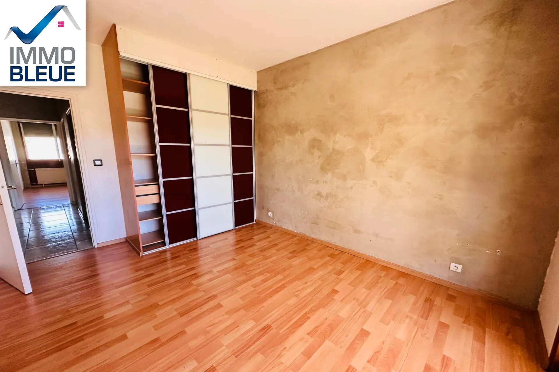 Appartement 5 pièces avec terrasse, cave et garage à Martigues Jonquières 
