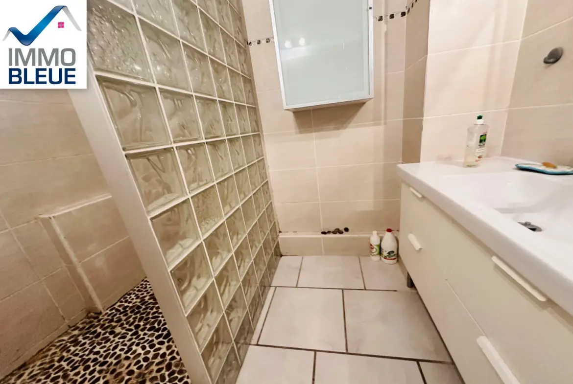 Appartement 5 pièces avec terrasse, cave et garage à Martigues Jonquières 