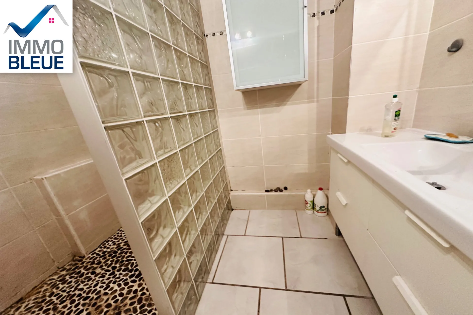 Appartement 5 pièces avec terrasse, cave et garage à Martigues Jonquières 