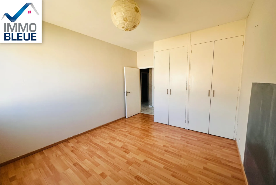 Appartement 5 pièces avec terrasse, cave et garage à Martigues Jonquières 