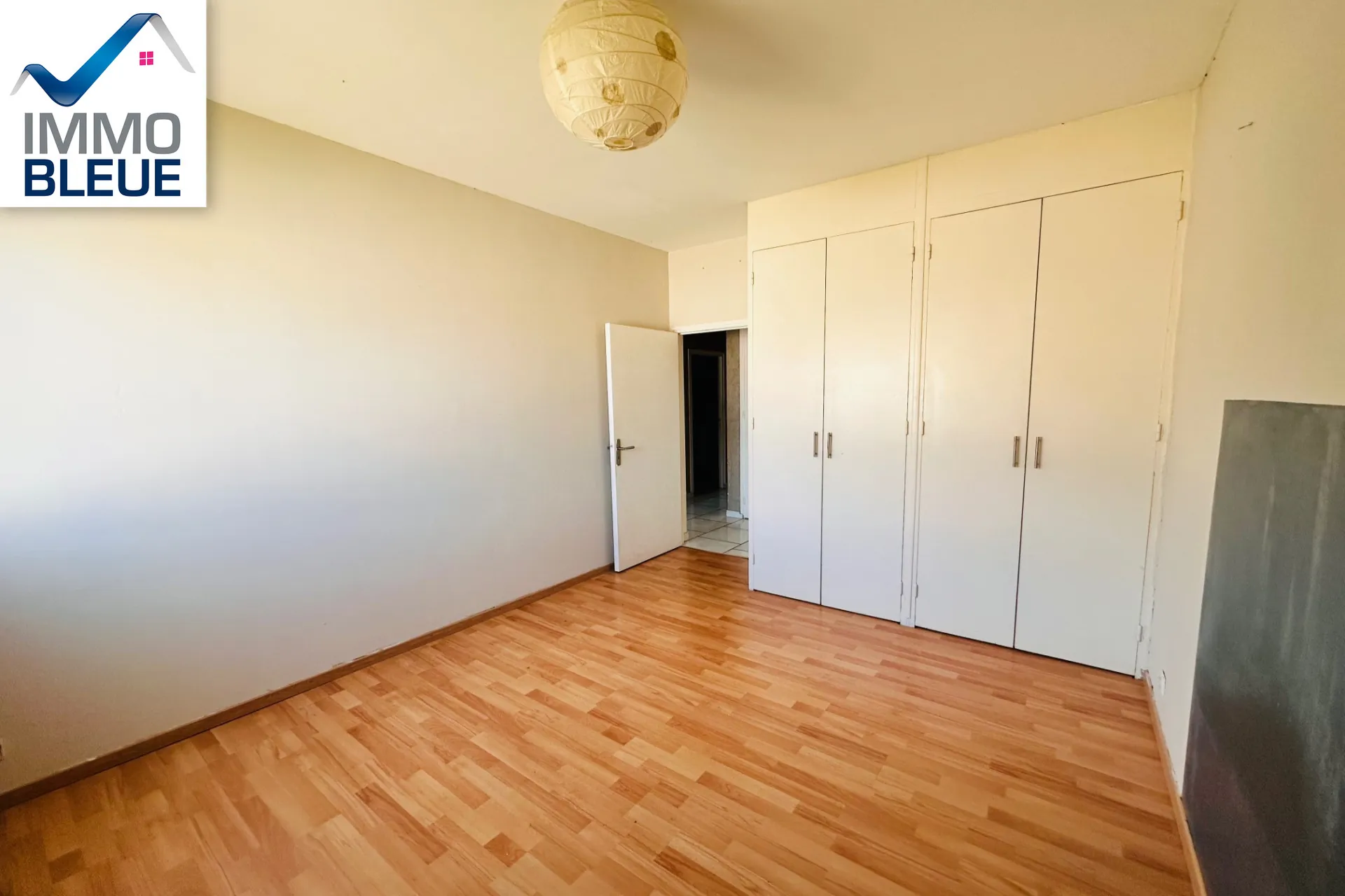 Appartement 5 pièces avec terrasse, cave et garage à Martigues Jonquières 