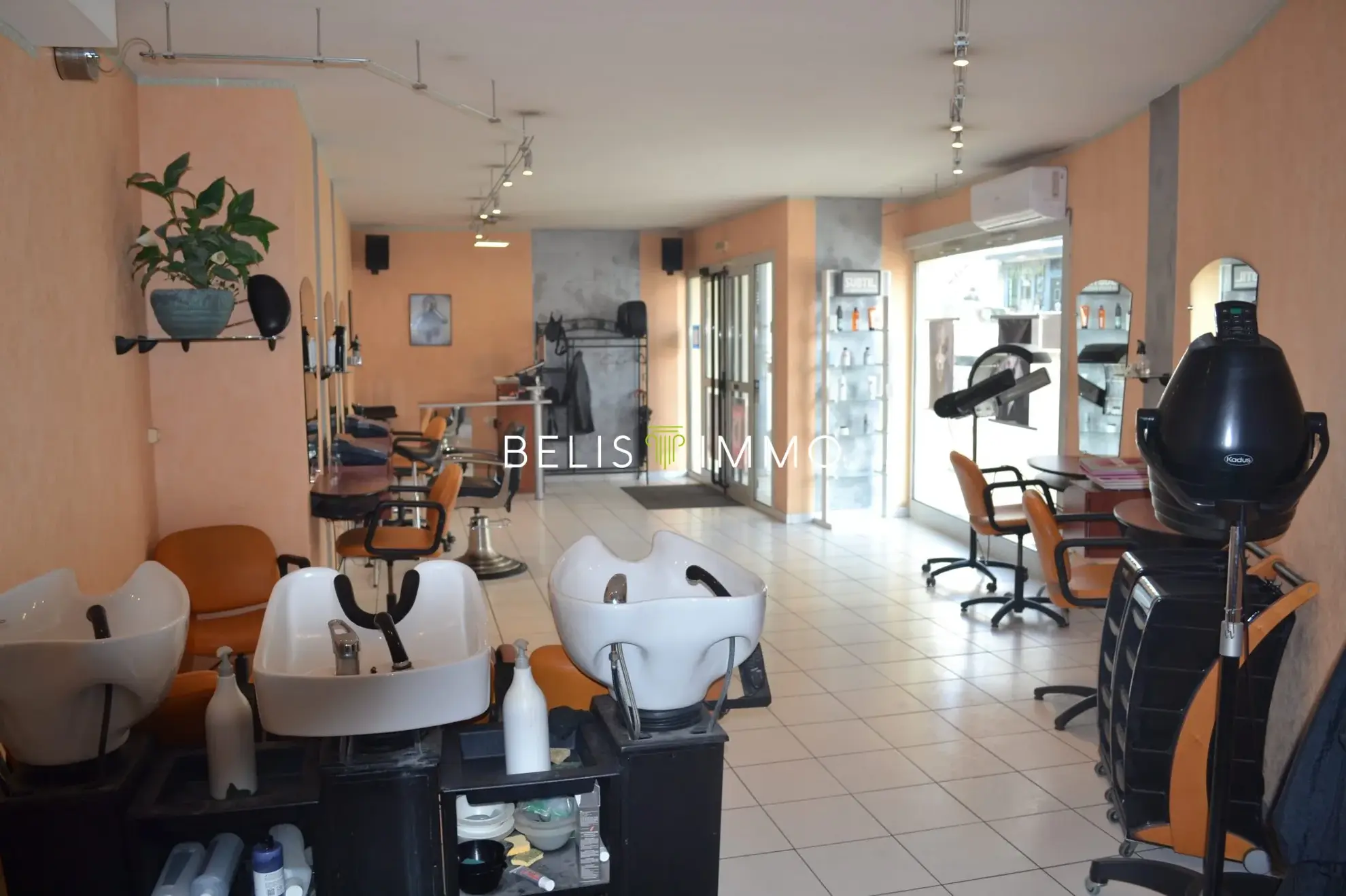 Local commercial de 62m² en centre-ville de Joué-lès-Tours avec grande vitrine 