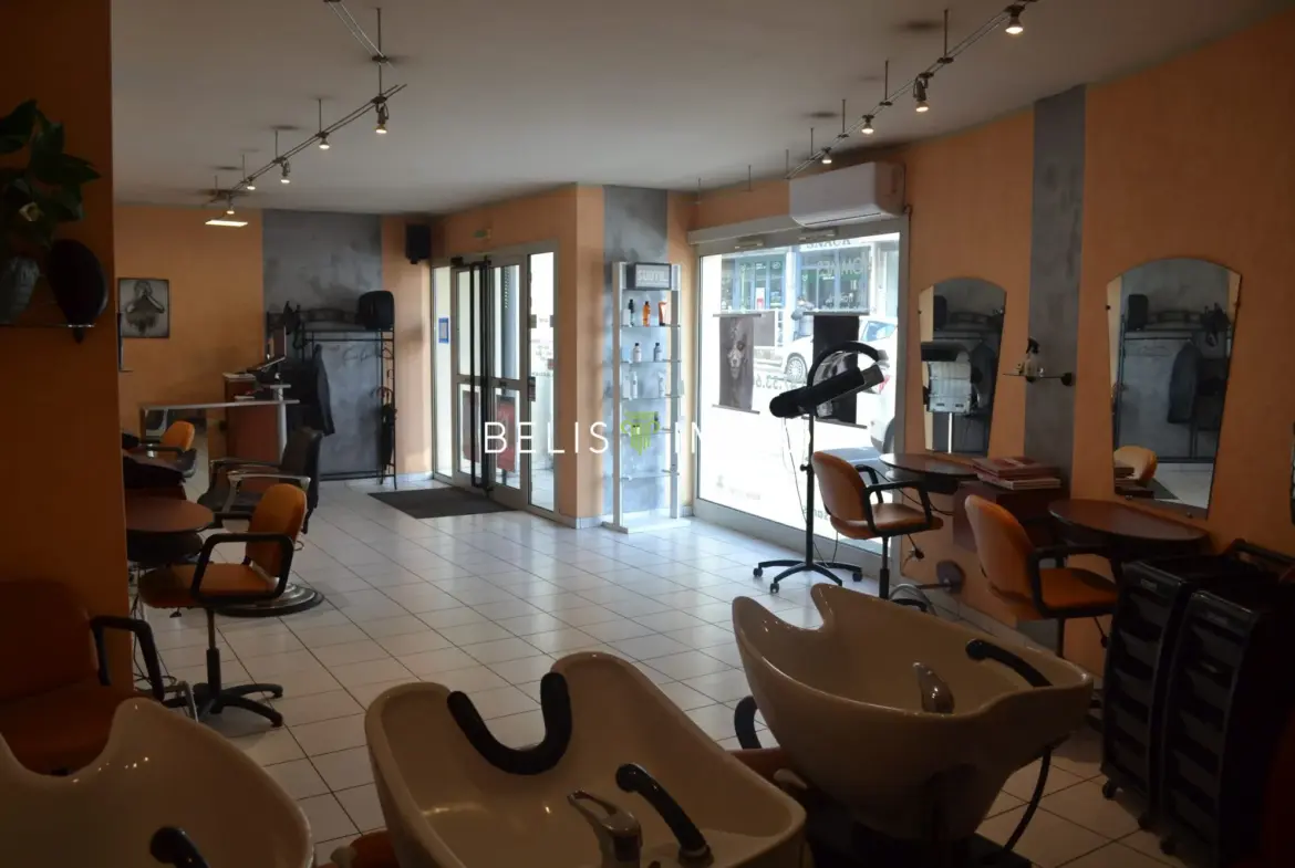 Local commercial de 62m² en centre-ville de Joué-lès-Tours avec grande vitrine 