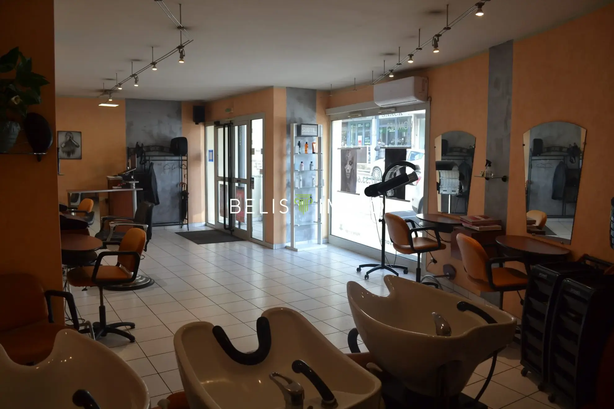 Local commercial de 62m² en centre-ville de Joué-lès-Tours avec grande vitrine 