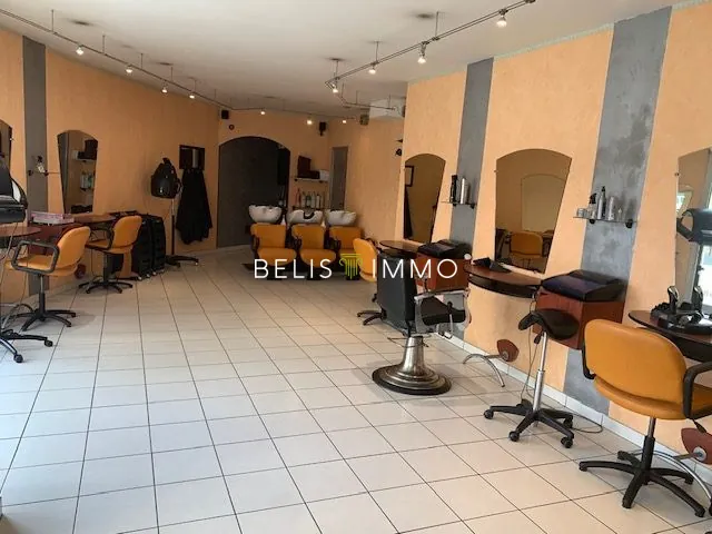 Local commercial de 62m² en centre-ville de Joué-lès-Tours avec grande vitrine 