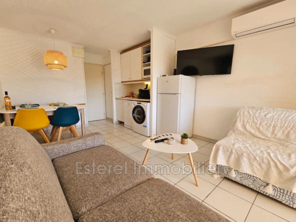 Studio climatisé avec terrasse et parking à Cap Estérel, Agay