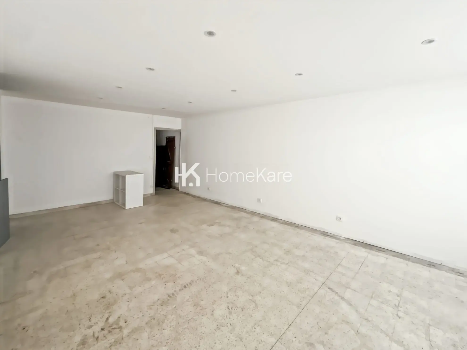 Investissement immobilier à Montréjeau : immeuble avec commercial et appartements rénovés 