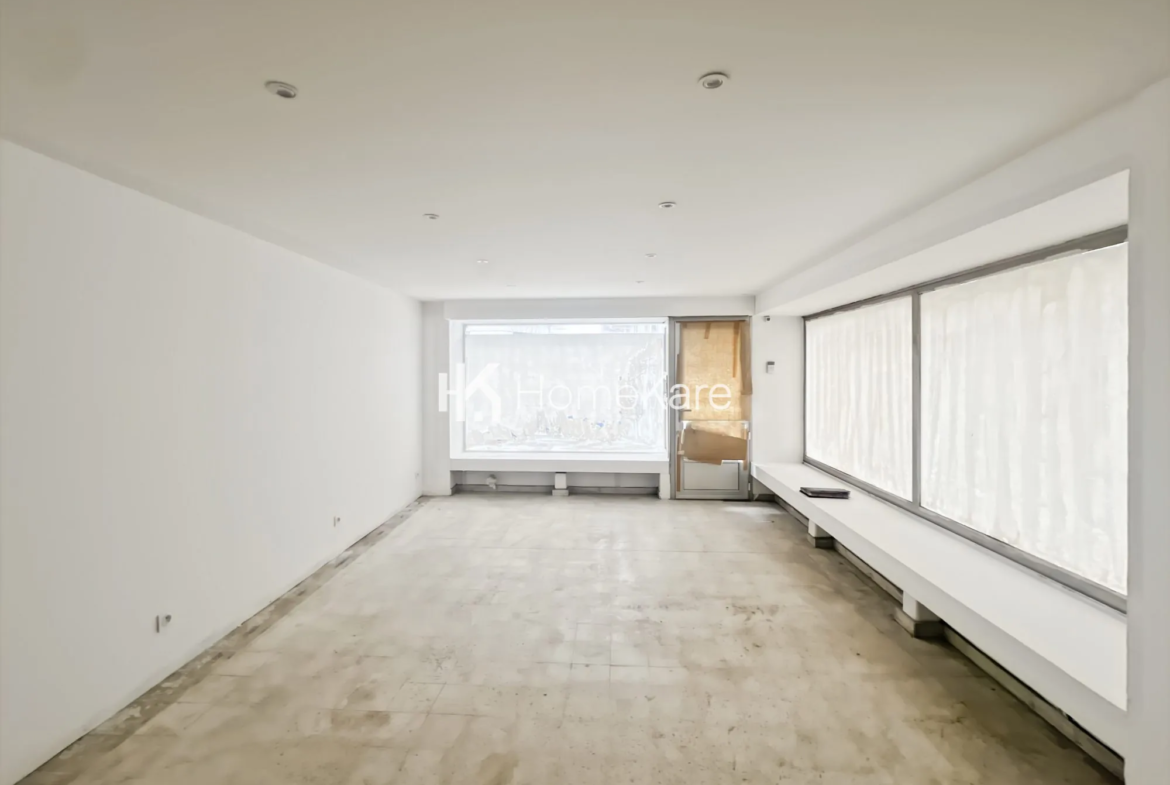 Investissement immobilier à Montréjeau : immeuble avec commercial et appartements rénovés 