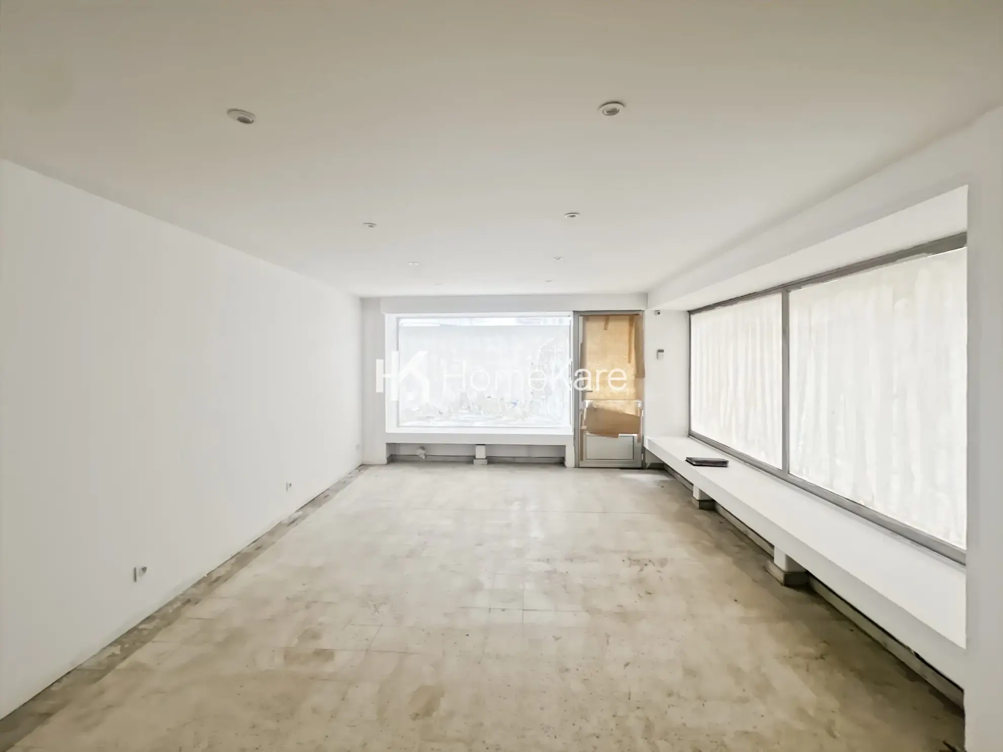 Investissement immobilier à Montréjeau : immeuble avec commercial et appartements rénovés 