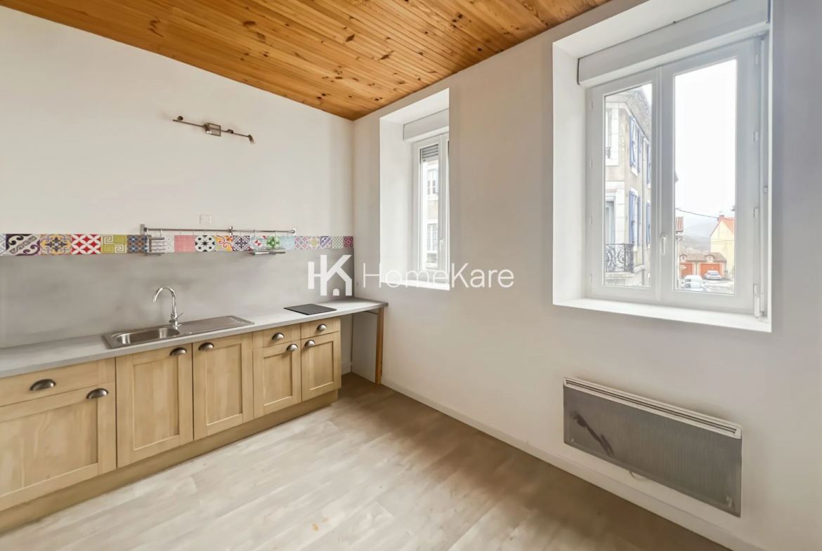 Investissement immobilier à Montréjeau : immeuble avec commercial et appartements rénovés 