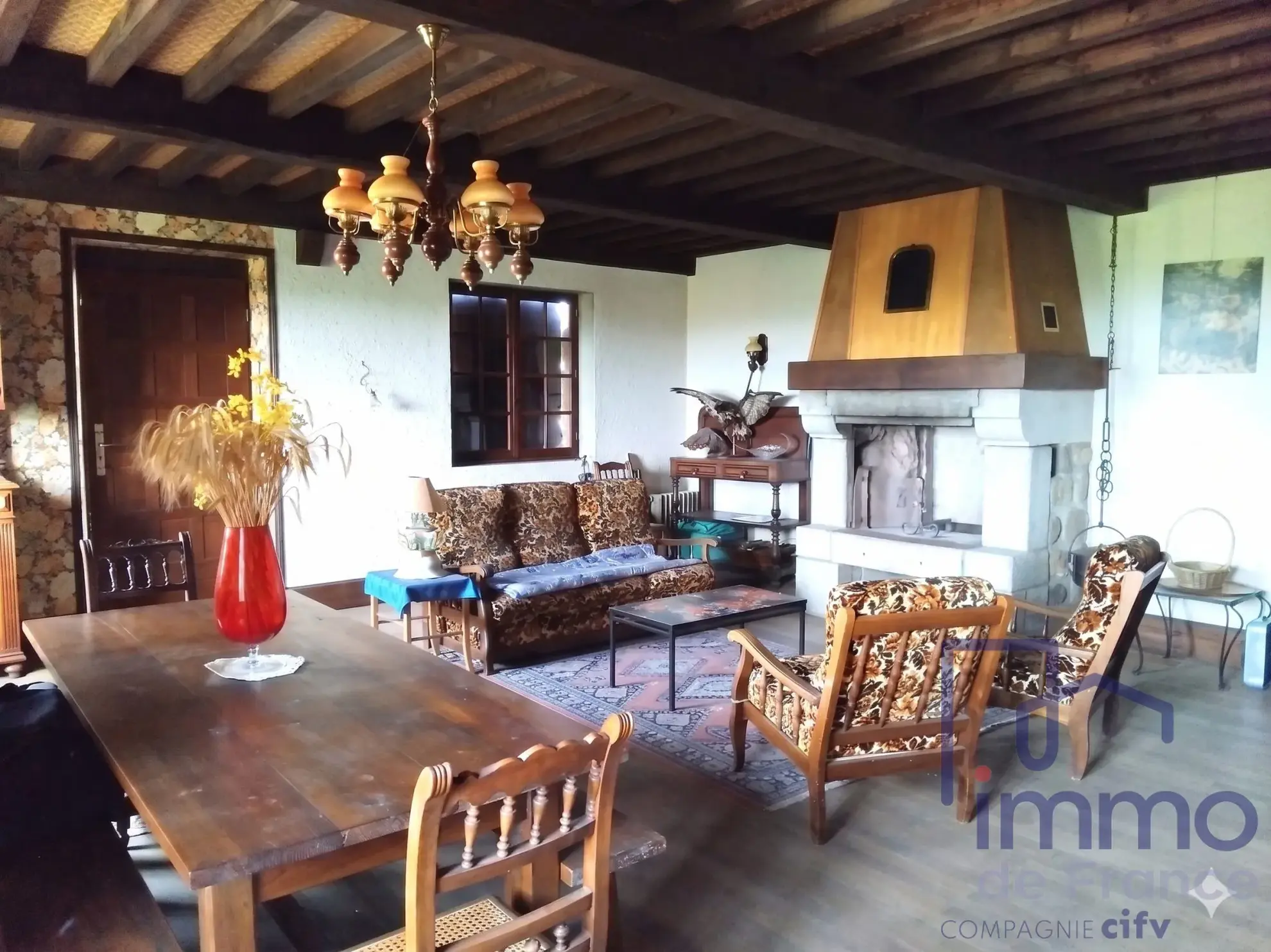Maison en pierre rénovable de 150m² avec terrasse à Chaspinhac 