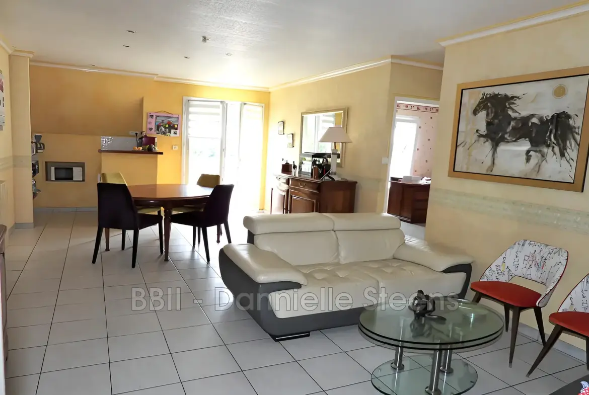 Grande maison à vendre à Corlay près de l'étang du Pellinec - 340 m² 
