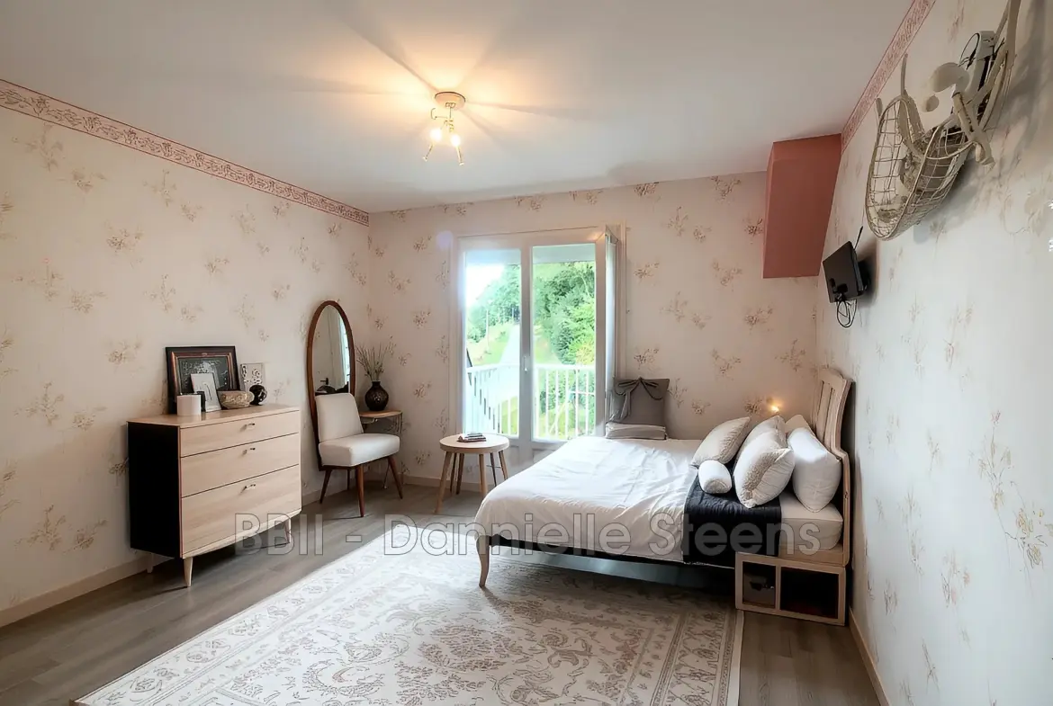 Grande maison à vendre à Corlay près de l'étang du Pellinec - 340 m² 