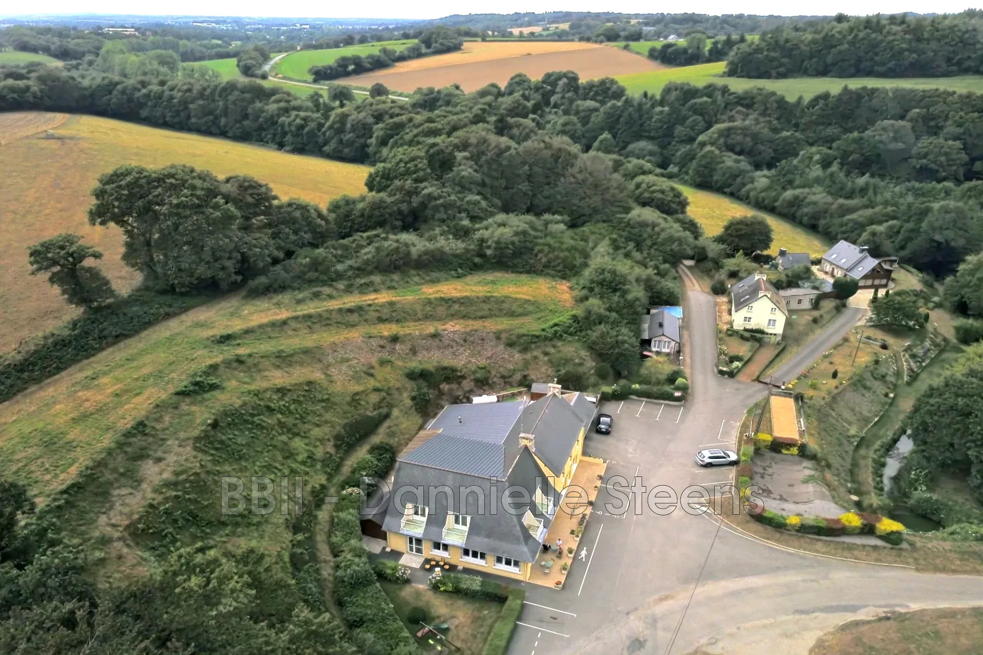 Grande maison à vendre à Corlay près de l'étang du Pellinec - 340 m² 