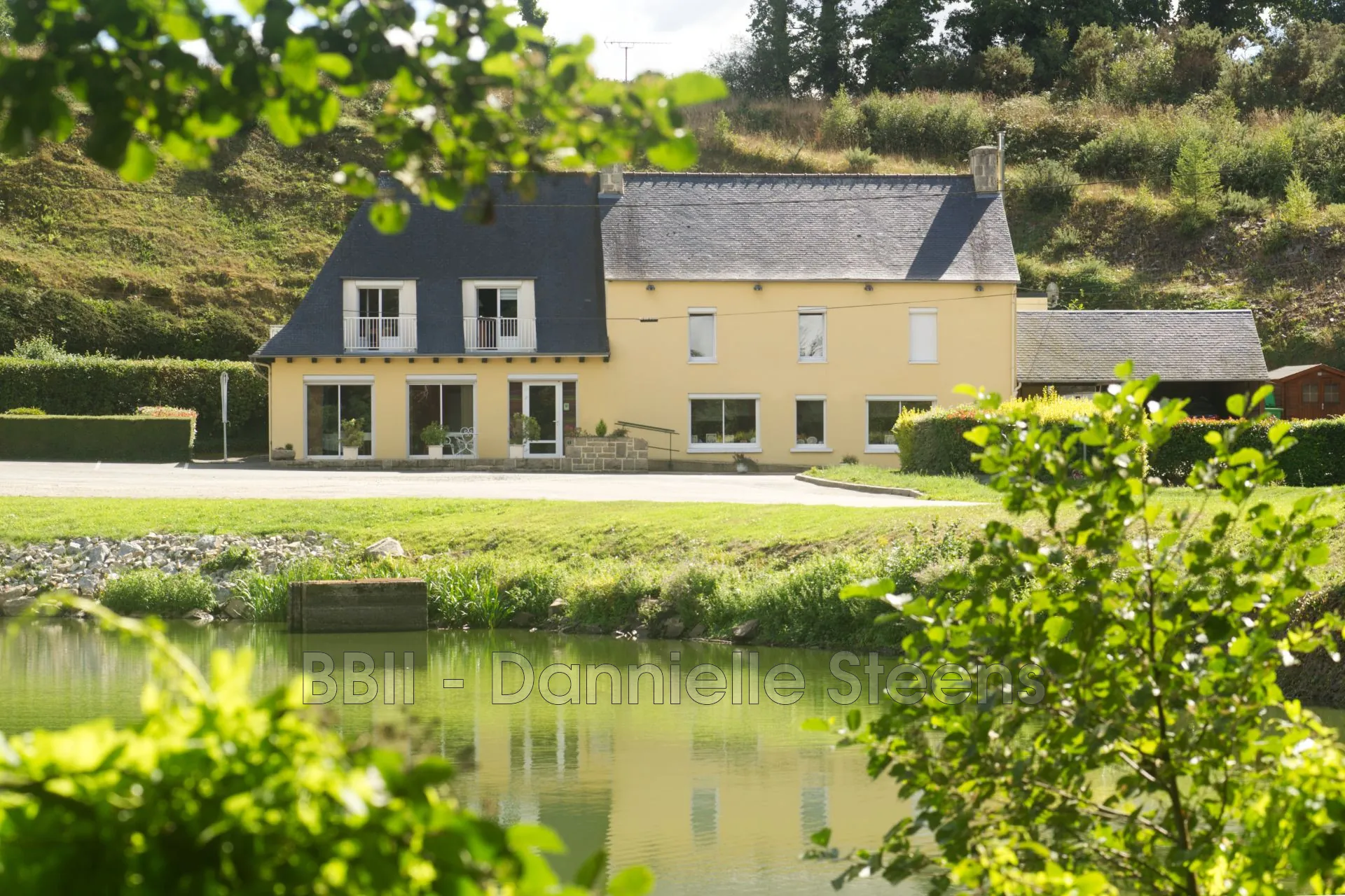 Grande maison à vendre à Corlay près de l'étang du Pellinec - 340 m² 