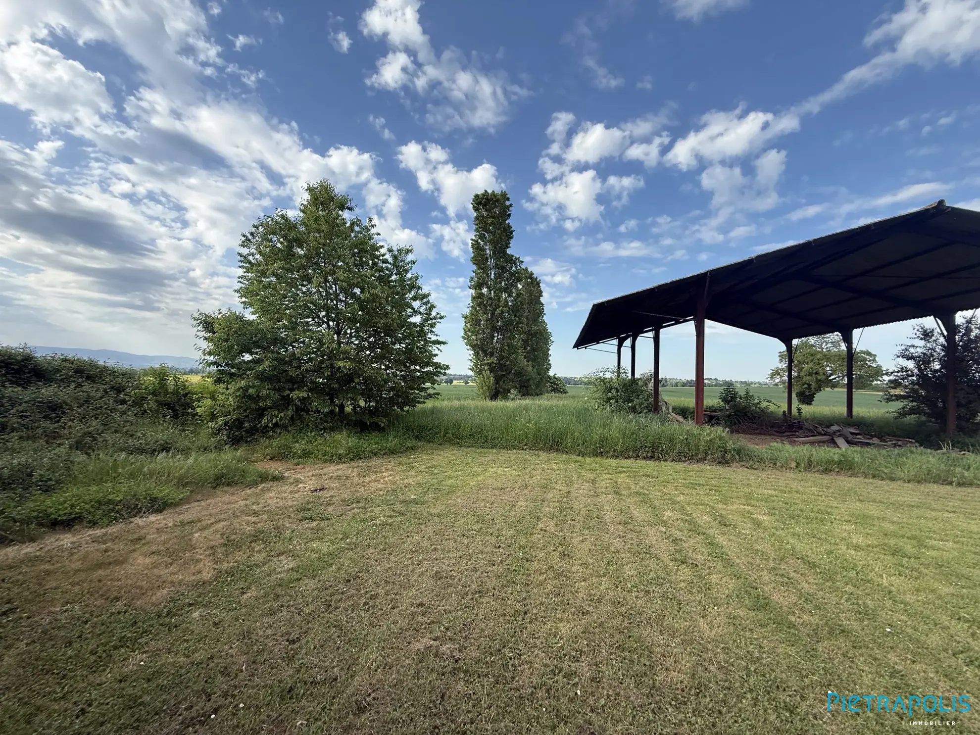 Hangar agricole de 150m² à vendre à Francheleins avec terrain de 2786m² 