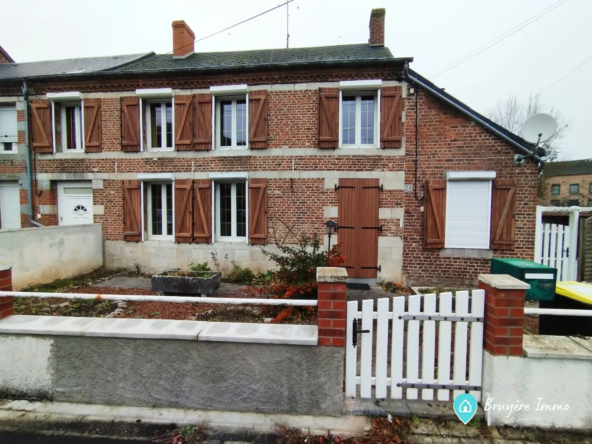 Maison à vendre à Sars-Poteries avec 4 chambres, cour et grenier aménageable