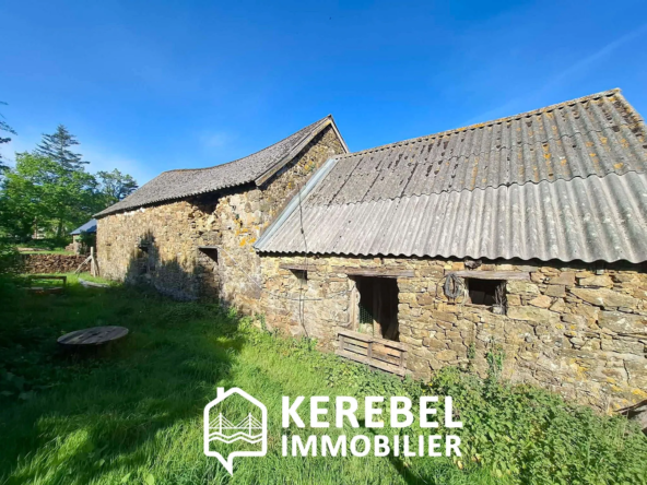 Bâtisse en pierre à rénover à Rosnoën avec terrain de 2000 m²