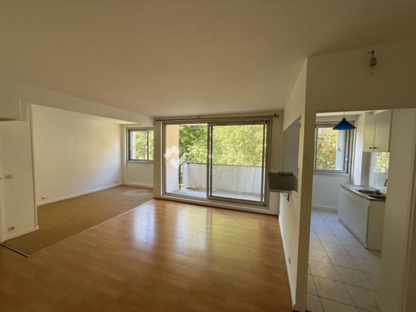 Appartement de 52 m² à Marly-le-Roi avec balcon, cave et parking dans résidence sécurisée