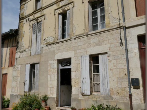 Charmante maison de ville en pierre de 91 m² au cœur de Lauzun