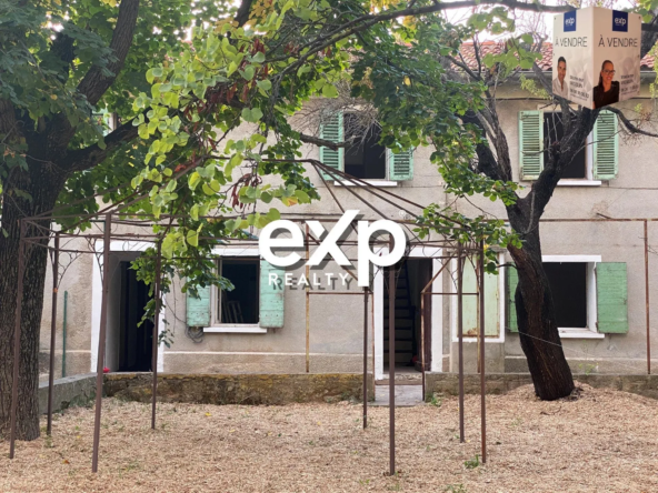 Maison à rénover de 44 m² avec jardin et 2 parkings à Toulon Ouest