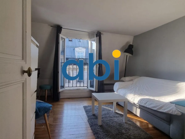 Studio charmant avec balcon et vue Tour Eiffel dans le 9e arrondissement de Paris