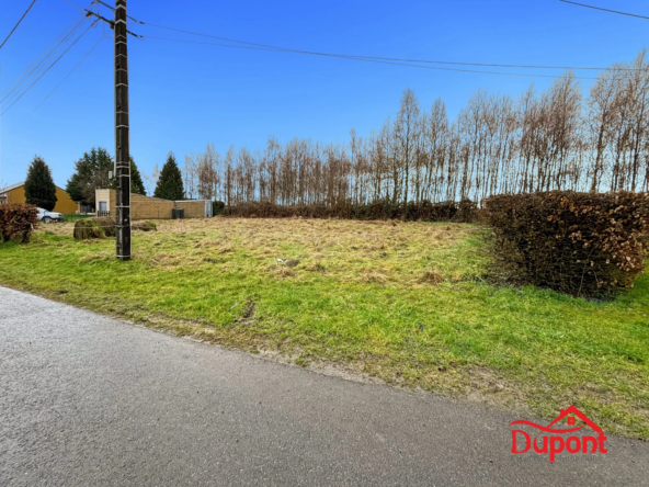 Terrain constructible à Rocroi de 662 m², secteur calme, proche axes autoroutiers