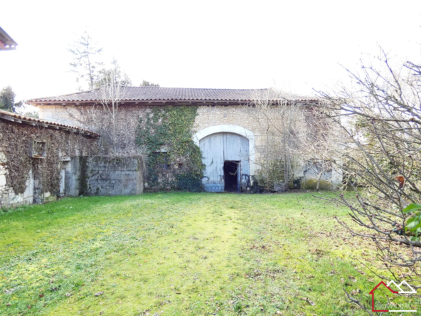 Charmante grange en pierre avec mezzanine de 183 m² à Saint-Privat-en-Périgord