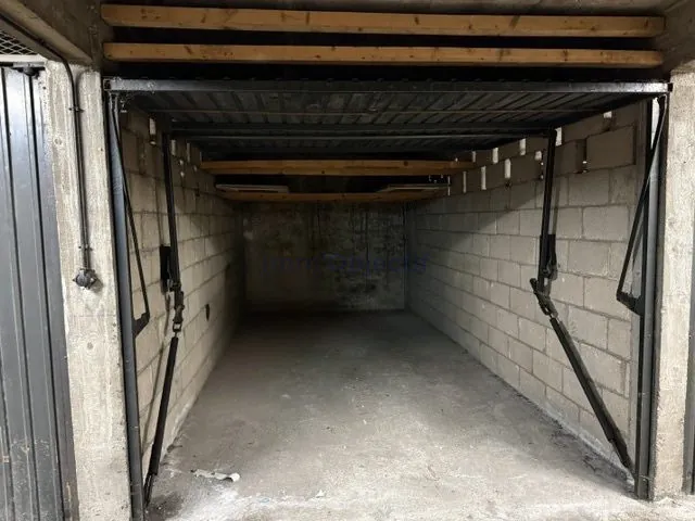 Box sécurisé de 12,75 m² à Paris 12ème, emplacement stratégique 