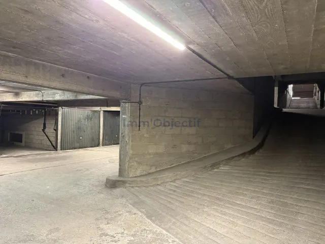 Box sécurisé de 12,75 m² à Paris 12ème, emplacement stratégique 