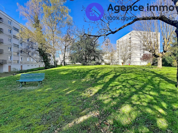 Appartement T3 rénové de 62 m² avec balcon sud, parking et cave à Tours-Nord
