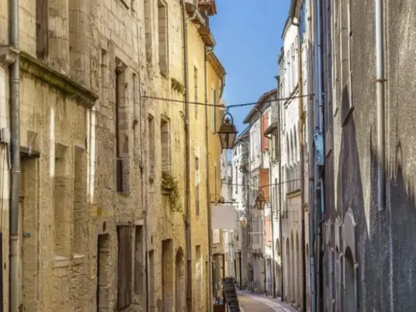 Plateau brut à rénover de 54 m² en plein centre de Périgueux