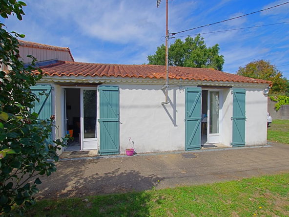 Maison ancienne à rénover avec jardin de 1000 m² à Grosbreuil