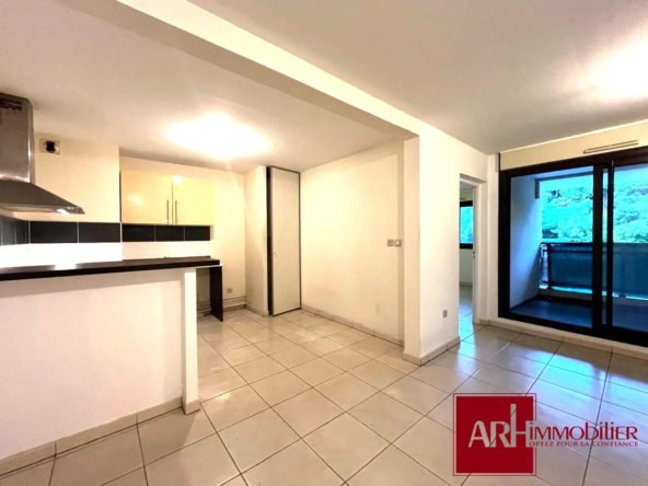 Appartement F3 lumineux à Montgaillard Saint-Denis, terrasse et parking sécurisé
