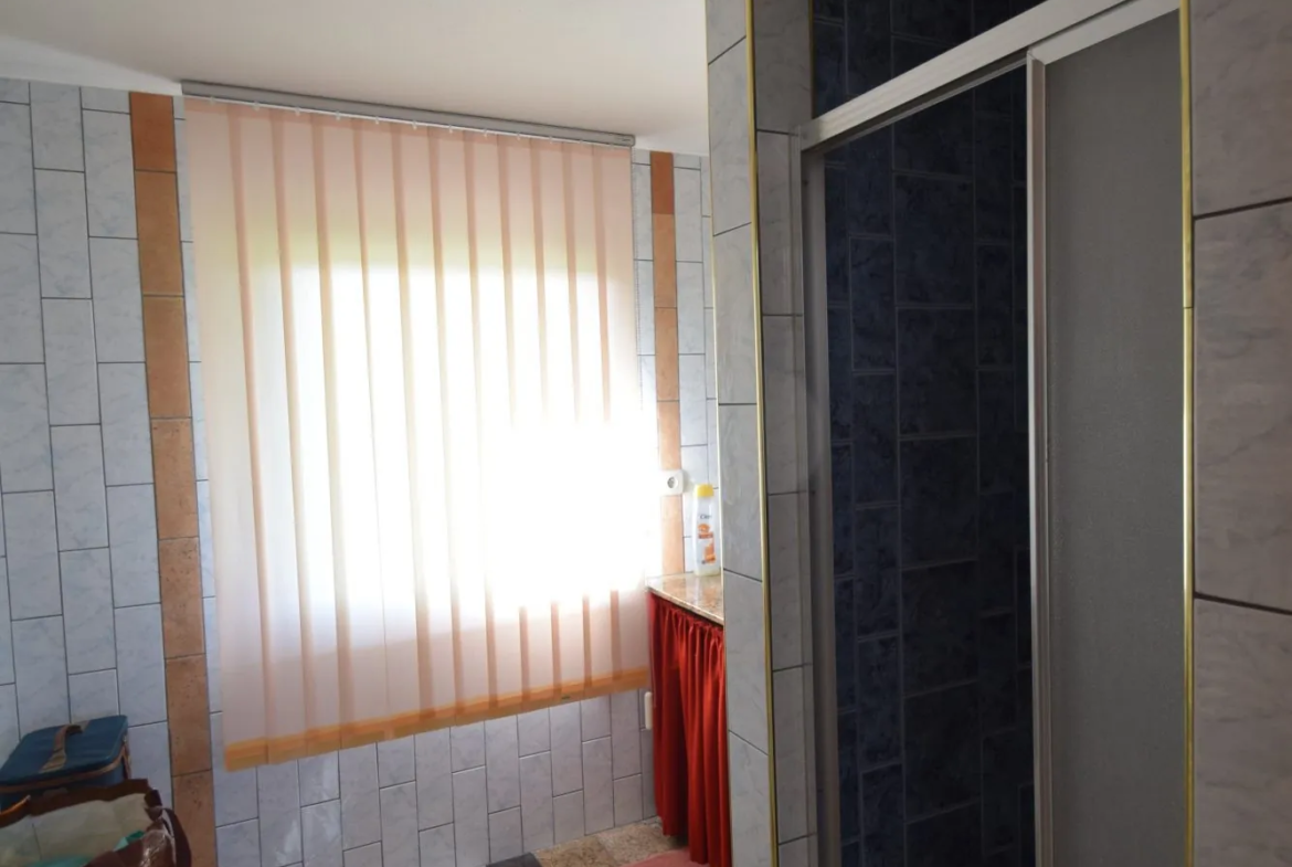 Maison à vendre sur un terrain de 6 215 m² à Charette-Varennes 