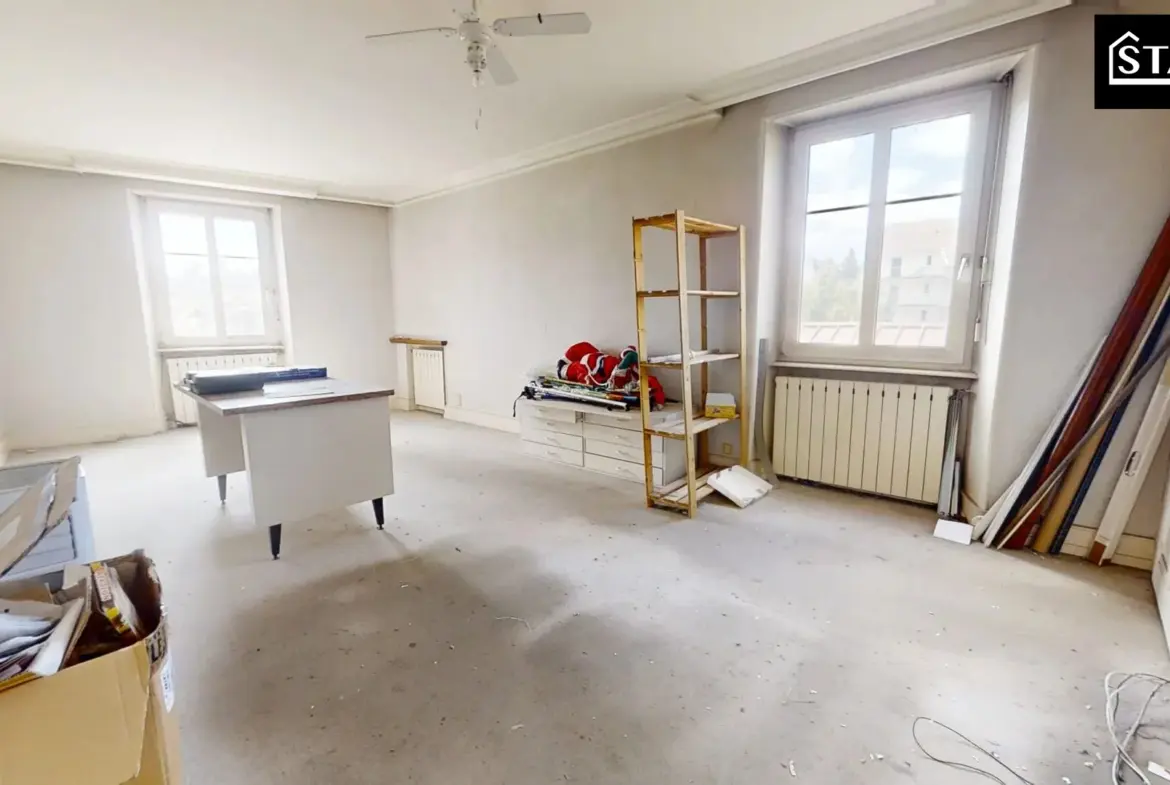 Immeuble mixte à vendre à Colombier Fontaine avec fort potentiel de rénovation 