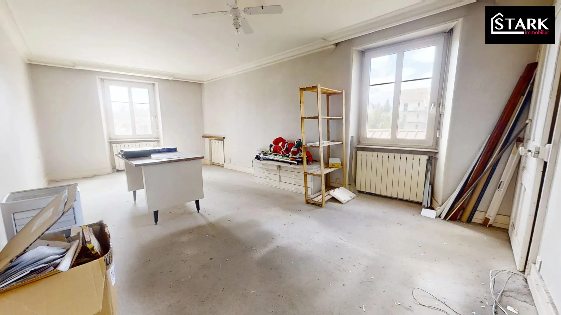 Immeuble mixte à vendre à Colombier Fontaine avec fort potentiel de rénovation 