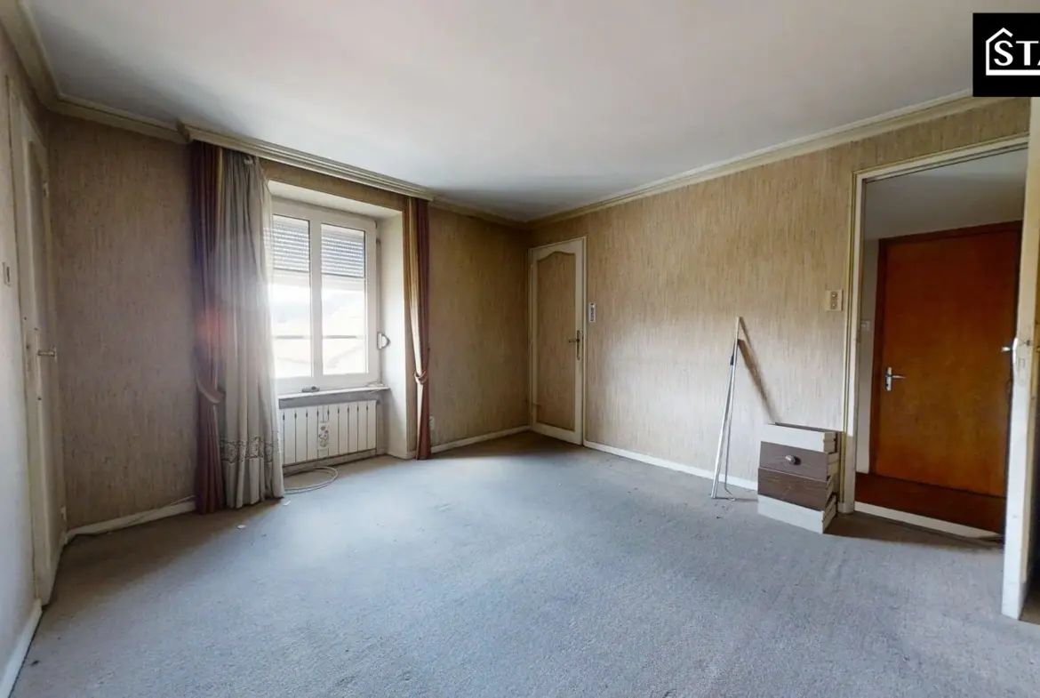 Immeuble mixte à vendre à Colombier Fontaine avec fort potentiel de rénovation 