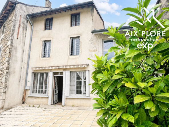Maison en pierre à rénover à Serrières-de-Briord avec fort potentiel