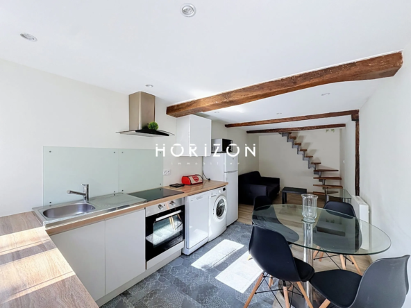 Appartement T2 bis rénové à Thoissey avec mezzanine et cuisine équipée