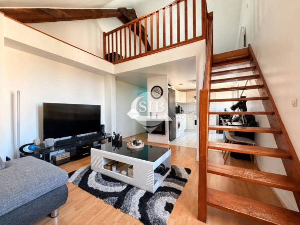 Appartement duplex avec mezzanine et parking proche centre-ville à Linas