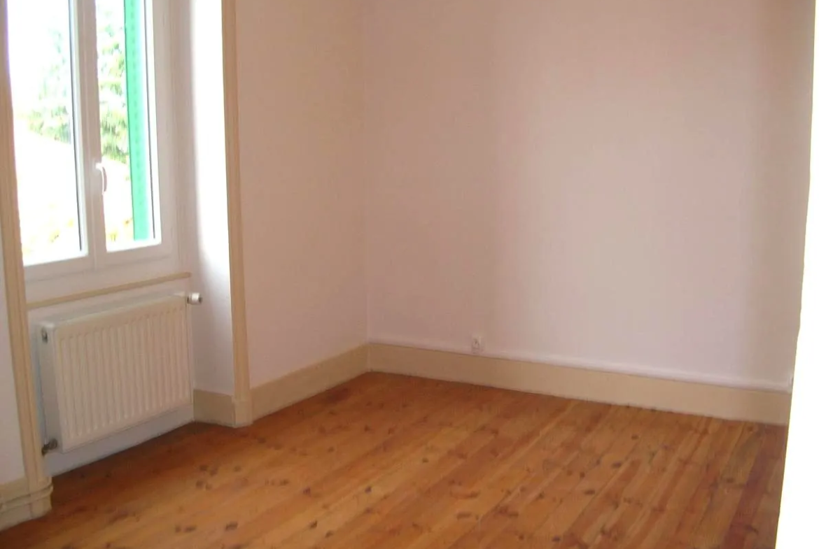 Appartement F2 à Roanne avec terrain et faibles charges - Investissement idéal 