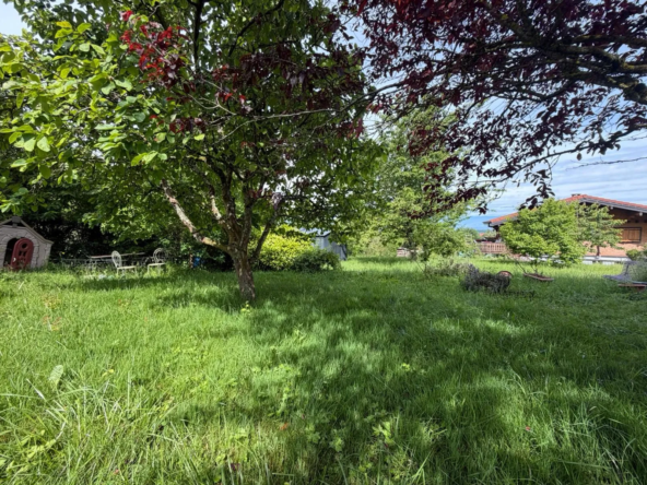 Terrain constructible de 400 m² à Cervens, libre de constructeur et idéal pour maison familiale