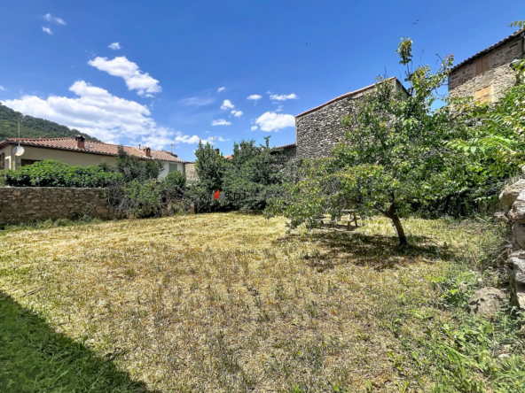 Maison de village de 50 m² avec jardin, cave à Sahorre