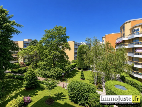 Appartement familial T4 de 82 m² avec loggia, box et cave à Élancourt